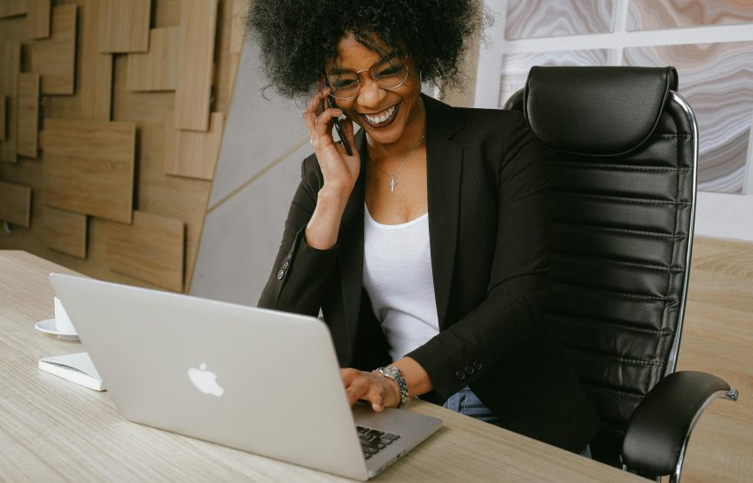 De impact van een ergonomische bureaustoel op je concentratie en werkprestaties