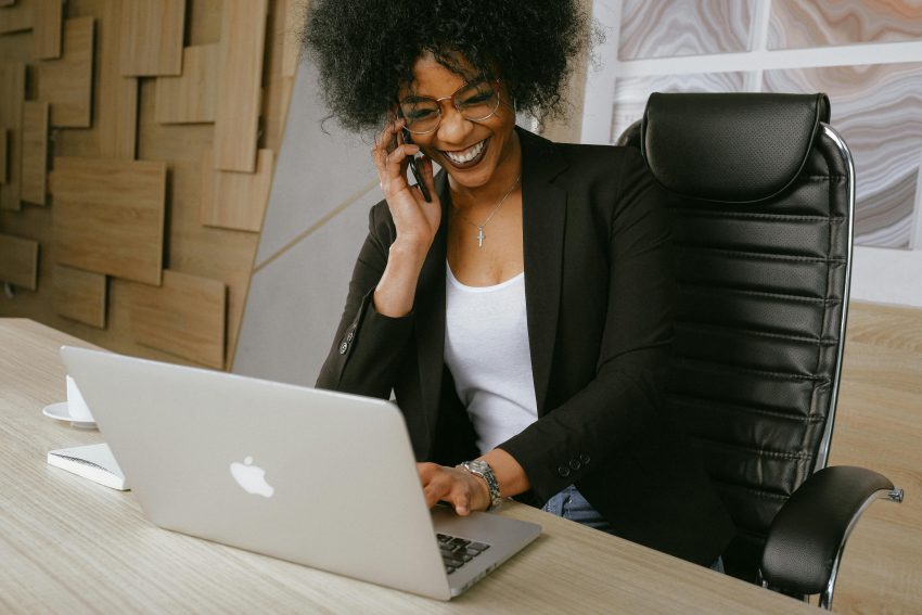 De impact van een ergonomische bureaustoel op je concentratie en werkprestaties